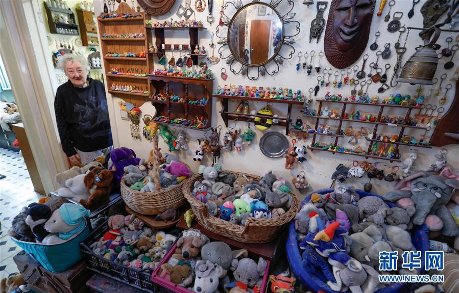 收藏两万件玩具的比利时老人（组图）