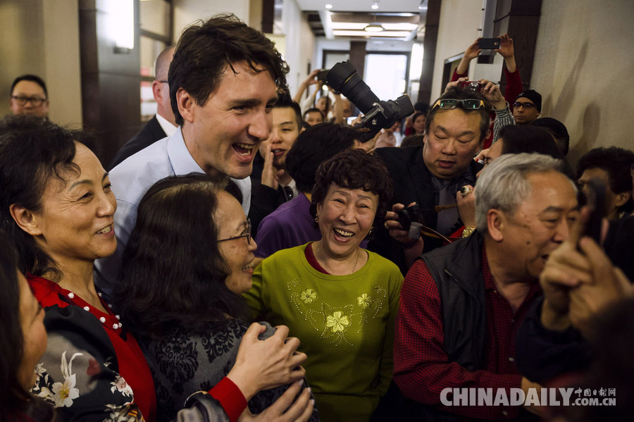 加拿大总理造访华人社区 萌娃不给面哇哇大哭