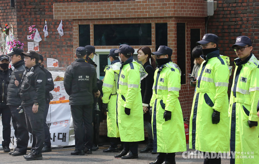 韩检方提请批捕前总统朴槿惠 警方对其私邸加强警卫