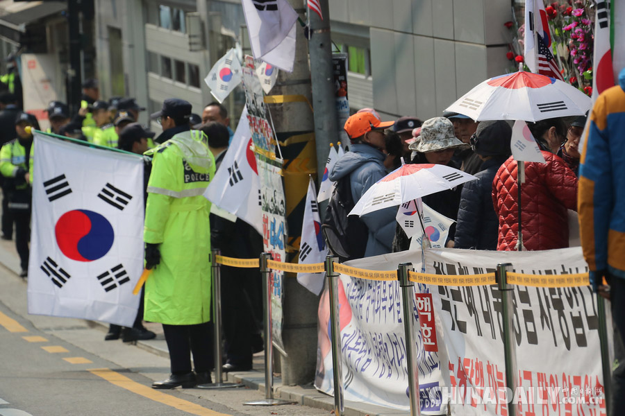 韩检方提请批捕前总统朴槿惠 警方对其私邸加强警卫