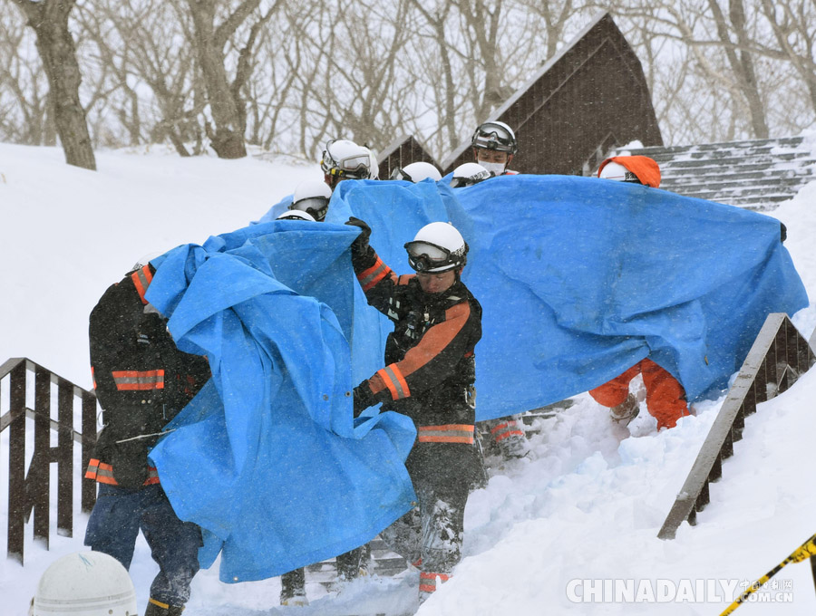 日本滑雪场雪崩 已致8名高中生死亡