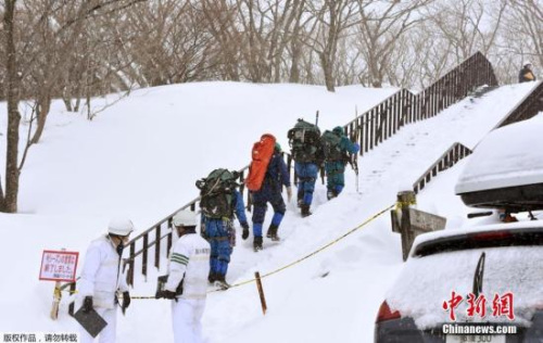 日本雪崩目击者：事发时积雪深厚 系带队老师疏忽