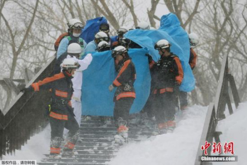 日本雪崩目击者：事发时积雪深厚 系带队老师疏忽