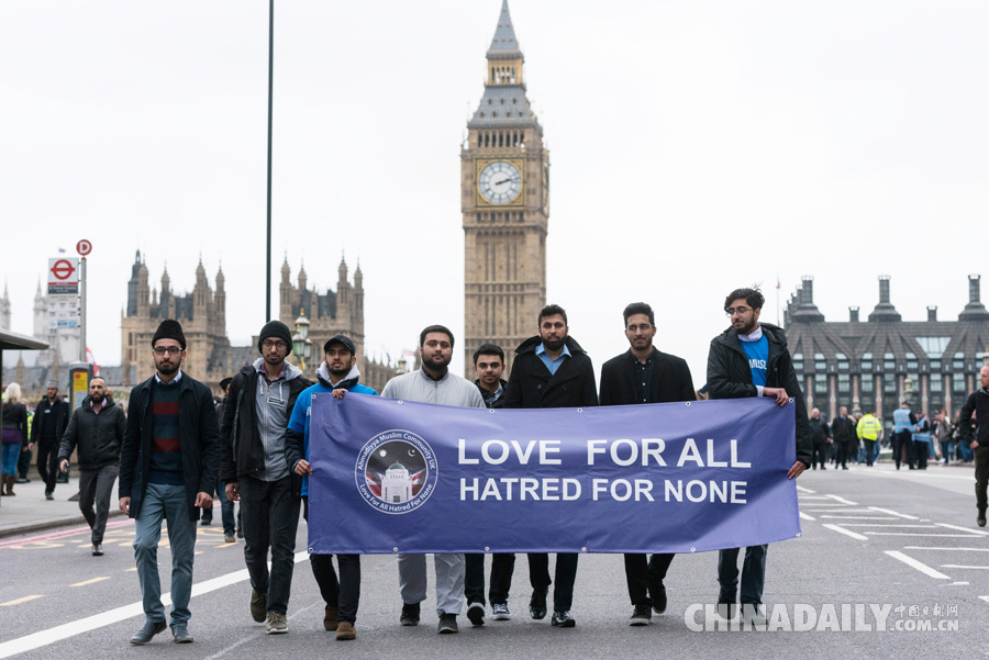 伦敦为恐袭遇难者举行悼念活动