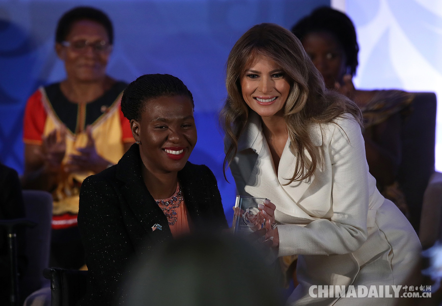 美国第一夫人白宫外罕见露面 出席“国际妇女勇气奖”颁奖典礼