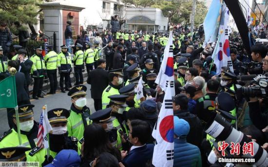 韩前总统朴槿惠到庭接受法院拘捕令审查
