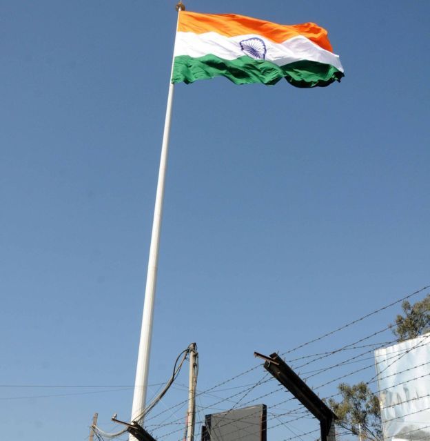 印度在印巴边界高处树国旗陷尴尬 没挂几天就破了