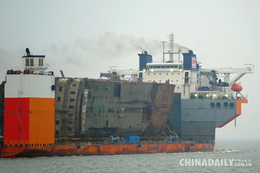 韩国“世越”号最后一次“航行” 被运往木浦港