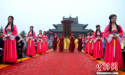 万余移民后裔聚首“华人老家”洪洞大槐树祭祖