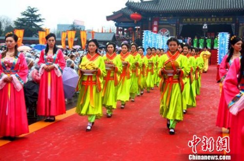 万余移民后裔聚首“华人老家”洪洞大槐树祭祖