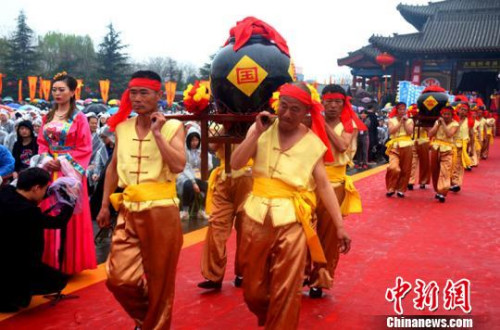 万余移民后裔聚首“华人老家”洪洞大槐树祭祖