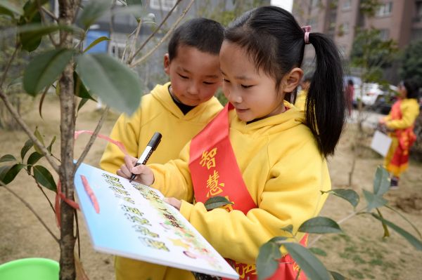 西媒：“起名字”成中国人新生意 英文名也遵循中国传统