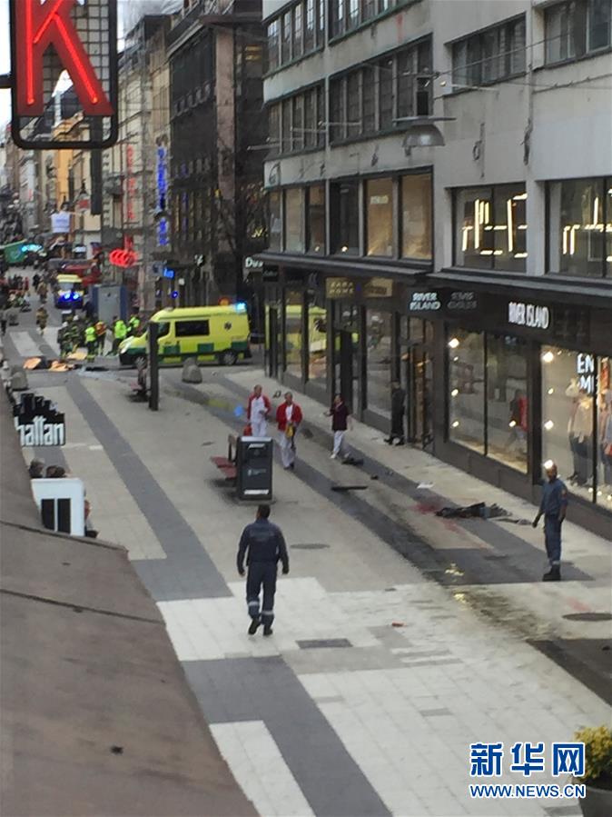 斯德哥尔摩卡车冲入人群致3死8伤