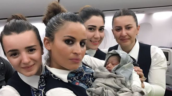 土耳其一航班飞行中多了新乘客 28周孕妇万米高空产女