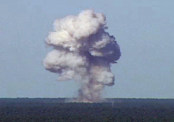 美国首次动用巨型炸弹轰炸IS威力仅次于核弹