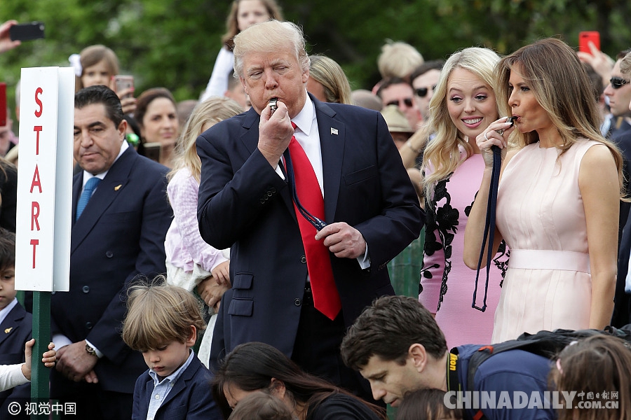 特朗普化身“大儿童”出席白宫复活节滚彩蛋活动