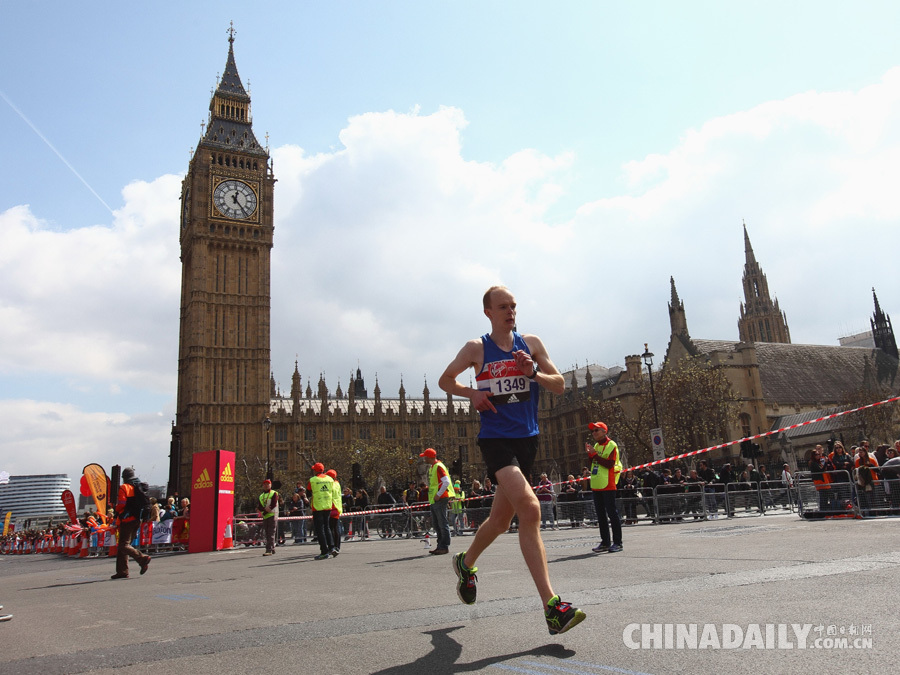 伦敦马拉松举办 参赛人数创历史之最