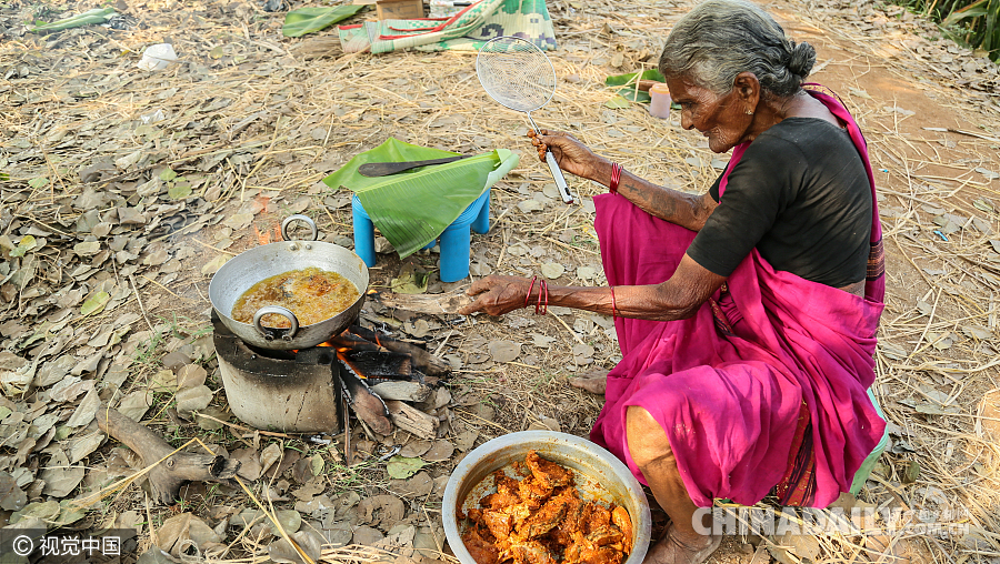 印度106岁老妪做饭视频热播 或成年纪最大“网红”
