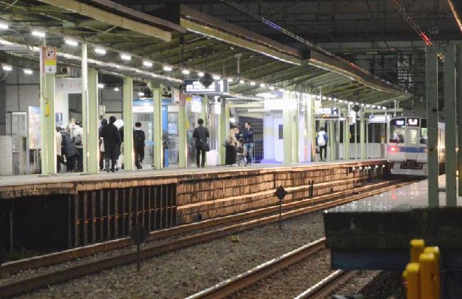 两名日本老妇携手跳下铁轨被撞身亡
