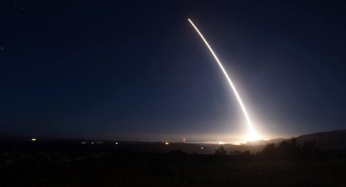 美空军称成功试射一枚“民兵-3”洲际弹道导弹