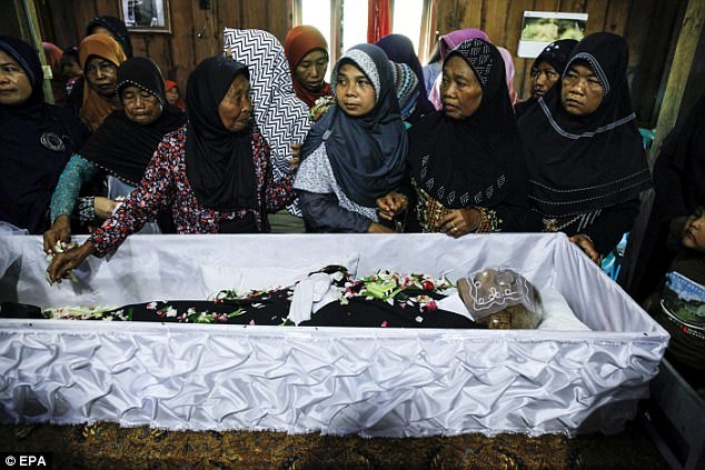 印尼146岁老翁去世：“熬”走4任妻子 20多年前建好墓地
