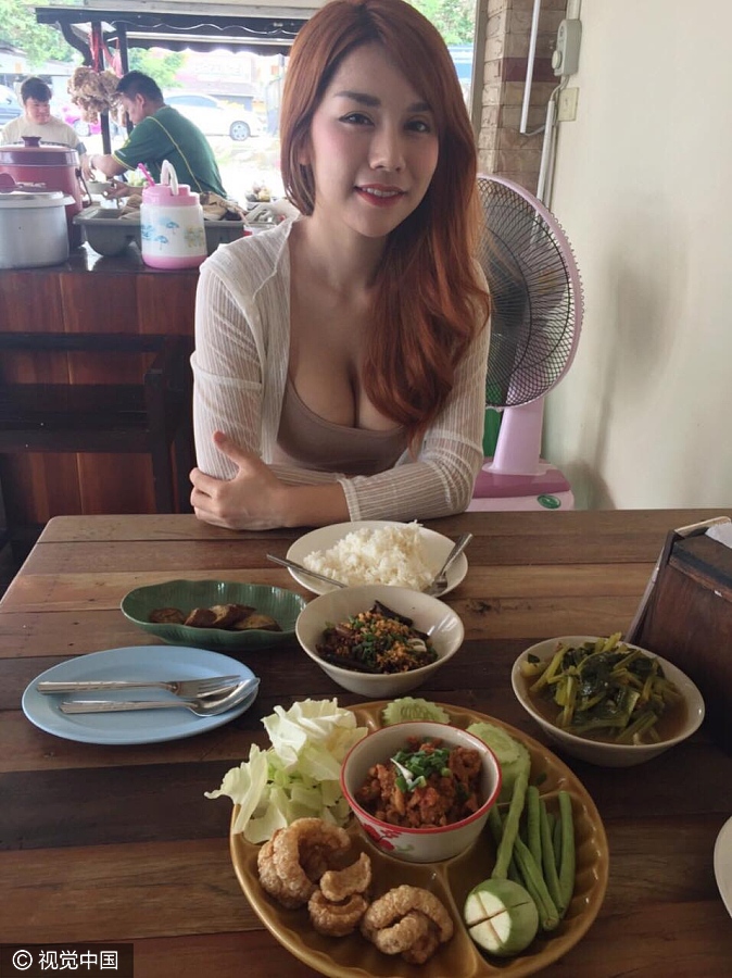 泰国车模做沙拉视频获700万点击 秀色可餐的不只是菜