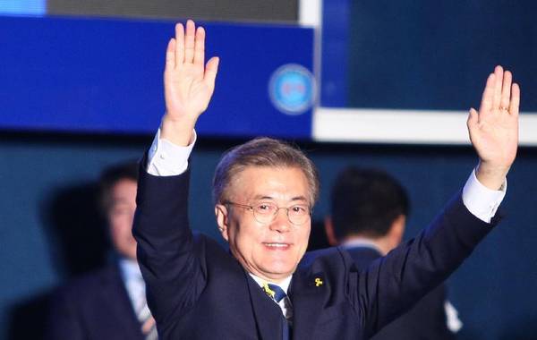 文在寅当选新一任韩国总统 今将火速上岗