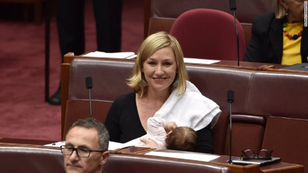 澳大利亚女议员创该国历史 在议会厅当众哺乳