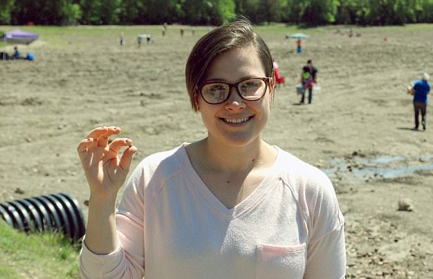 有生之年！美国女子生日当天去公园寻宝淘到钻石