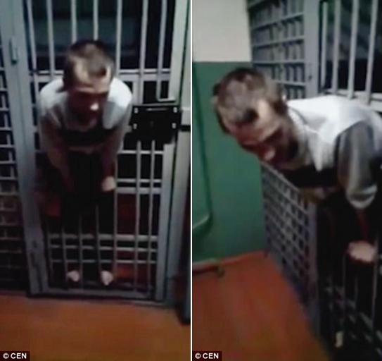 俄罗斯男囚企图钻过送餐口越狱 结果悲剧了