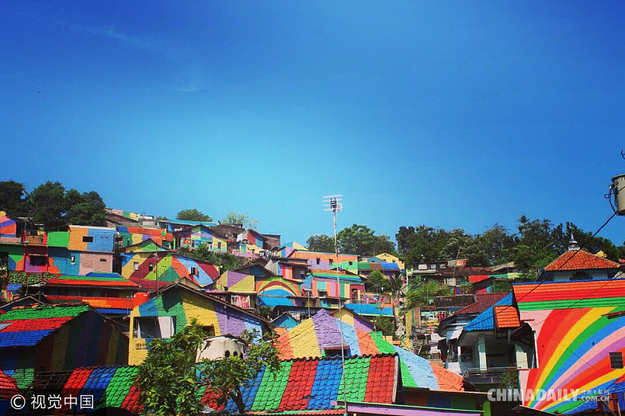 印尼贫困村摇身一变成“彩虹村” 游客纷至沓来睹真容