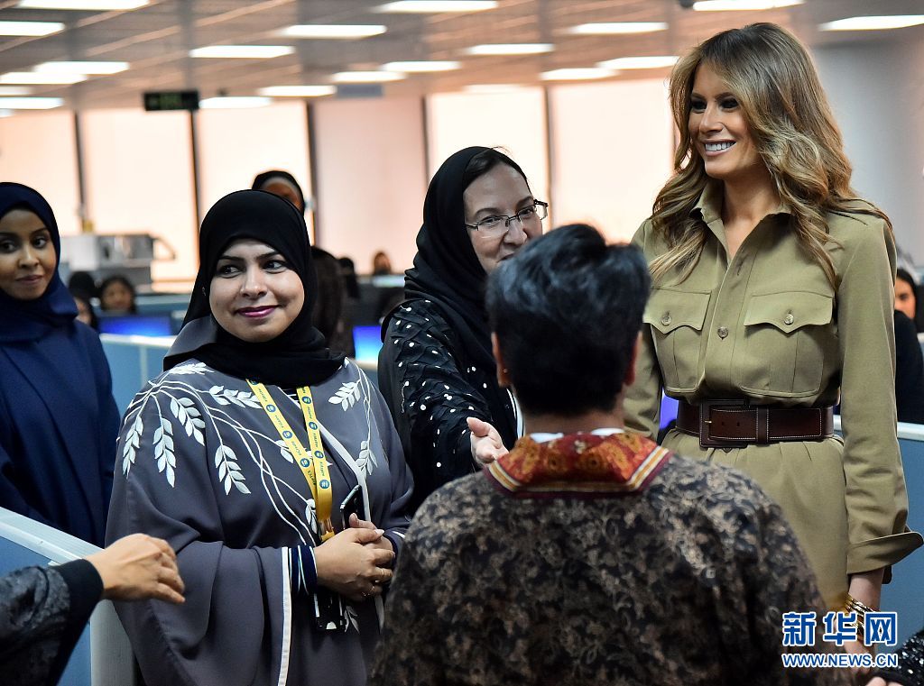 美国“第一夫人”随特朗普出访沙特 与儿童互动（组图）