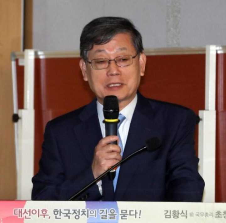 韩前总理：文在寅施政初期表现令人满意