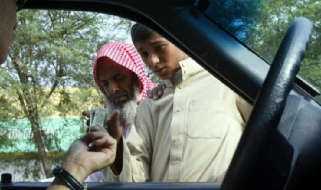 沙特乞丐们躺着赚钱年收入高达13亿元