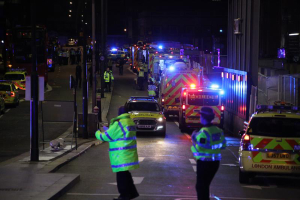 英国首相特雷莎·梅：伦敦桥货车冲撞事件“被视为潜在的恐怖袭击行为”
