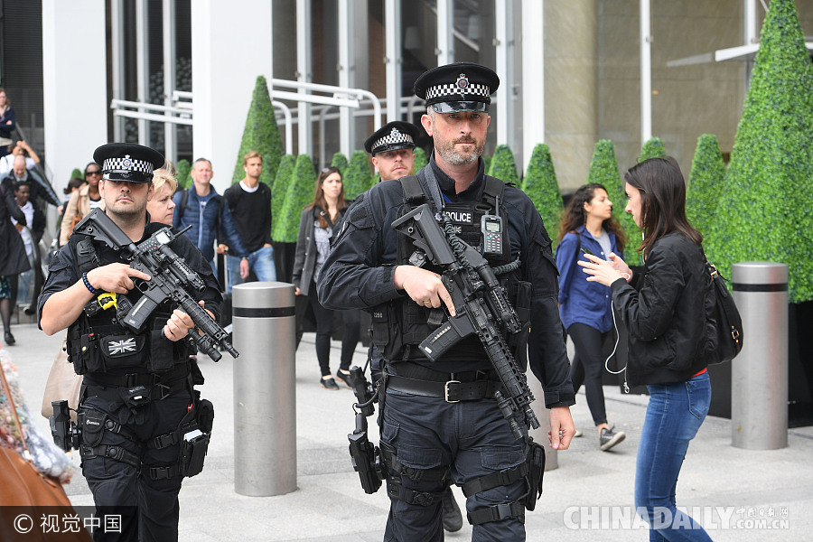英国伦敦桥部分重开 警方加强安保