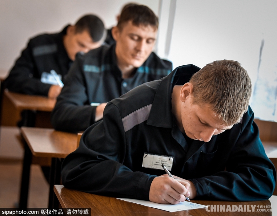 服刑改造也考试 俄罗斯监狱夜校举行期末大考