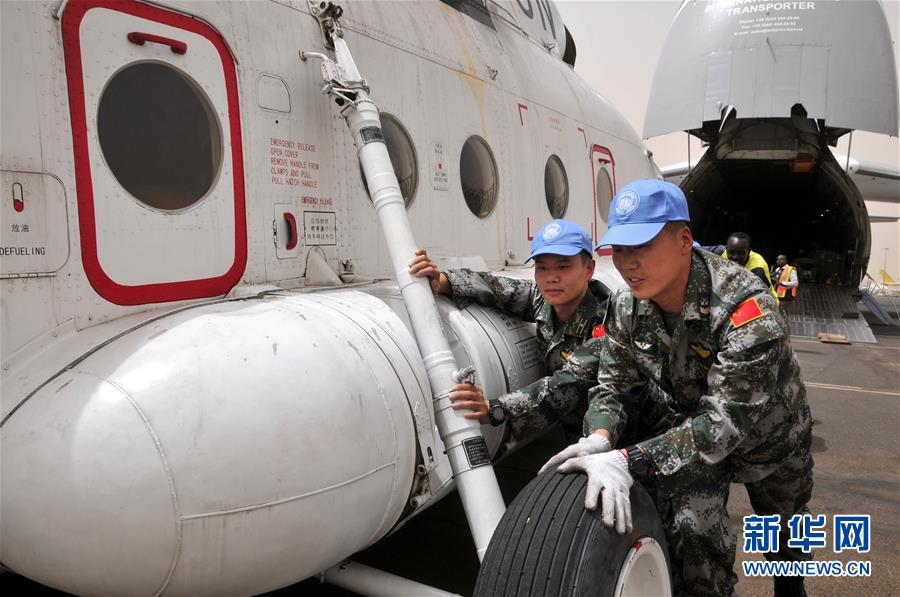 中国首支维和直升机分队顺利抵达苏丹