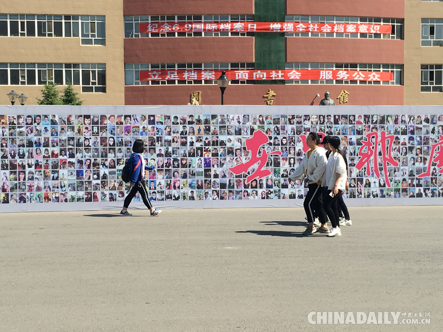 校园“笑脸墙”刷爆朋友圈