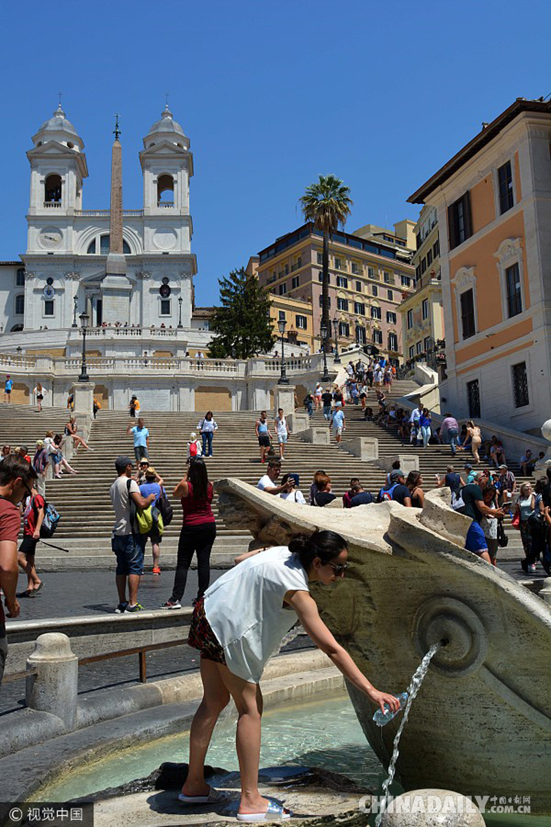 罗马出台喷泉保护法令 池里“泡脚”将被罚款