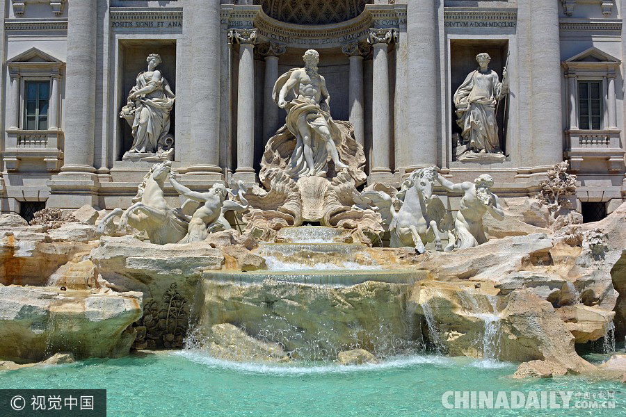 罗马出台喷泉保护法令 池里“泡脚”将被罚款