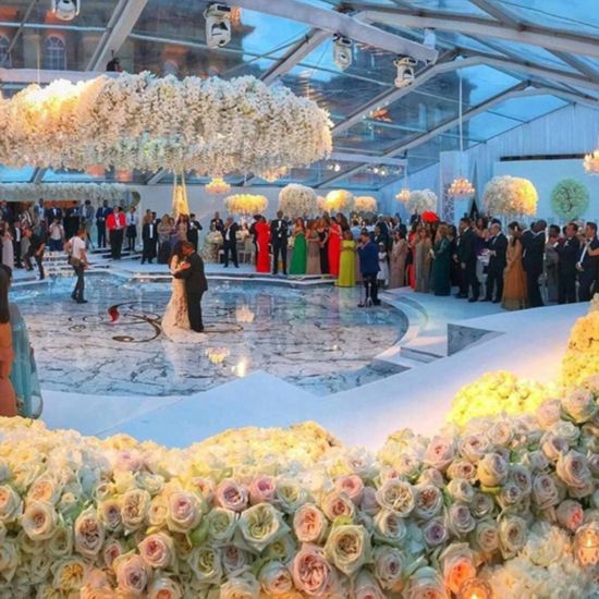 英富豪丘吉尔庄园办奢华婚礼 现场摆100万朵白玫瑰
