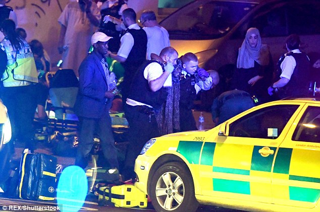 伦敦一货车穆斯林福利院外冲撞人群 1人死亡10人受伤