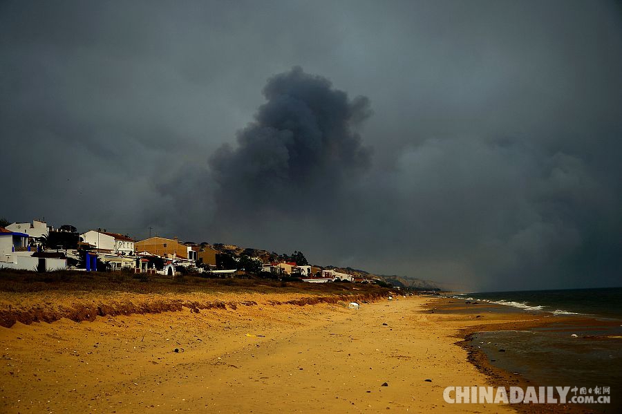 西班牙南部大火致1500多人撤离 不排除人为因素