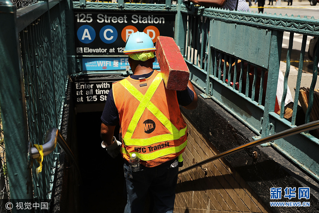 纽约曼哈顿发生地铁脱轨事故 造成34人轻伤（组图）