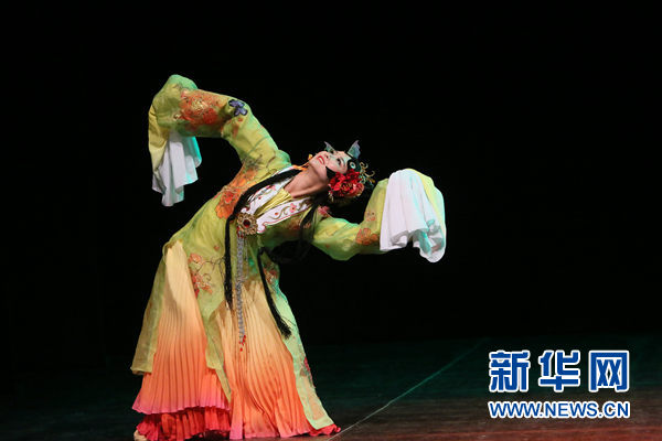 通讯：掌声为中国“非遗”演出而响--成都艺术团在白俄罗斯格罗德诺市演出记