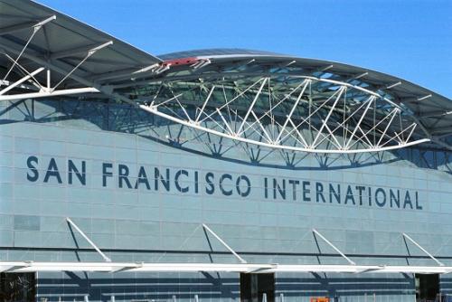美国旧金山国际机场躲过“史无前例”空难
