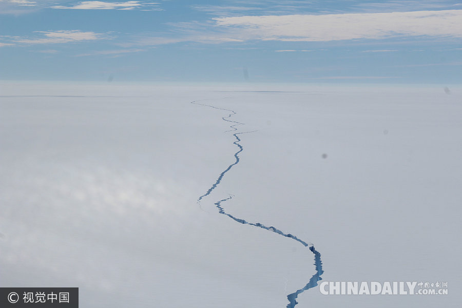 南极西部冰山脱离冰架 形成有记录以来最大冰山（组图）