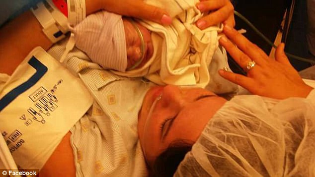 美国男子飙车送早产妻子去医院 结果被抓错过女儿出生
