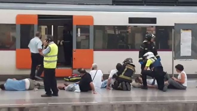 巴塞罗那发生火车撞站台事故 至少48伤